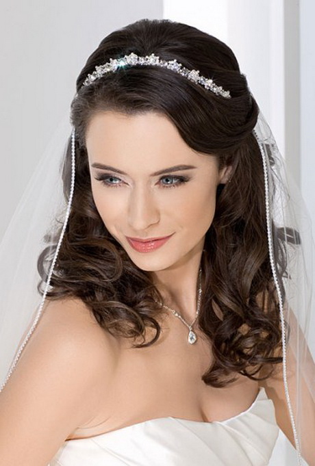 bridal-hairstyle-with-tiara-70-8 Bridal hairstyle with tiara