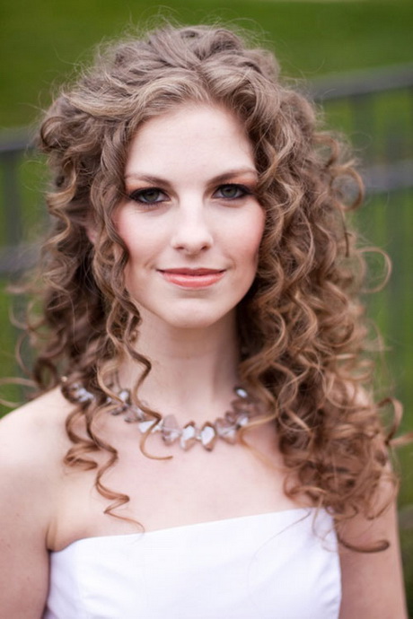 bridal-hairstyles-for-curly-hair-37-18 Bridal hairstyles for curly hair