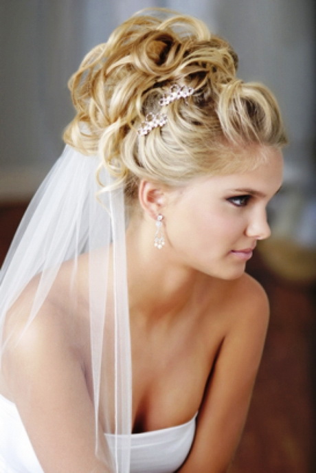 bridal-hairstyles-with-veil-and-tiara-62-17 Bridal hairstyles with veil and tiara