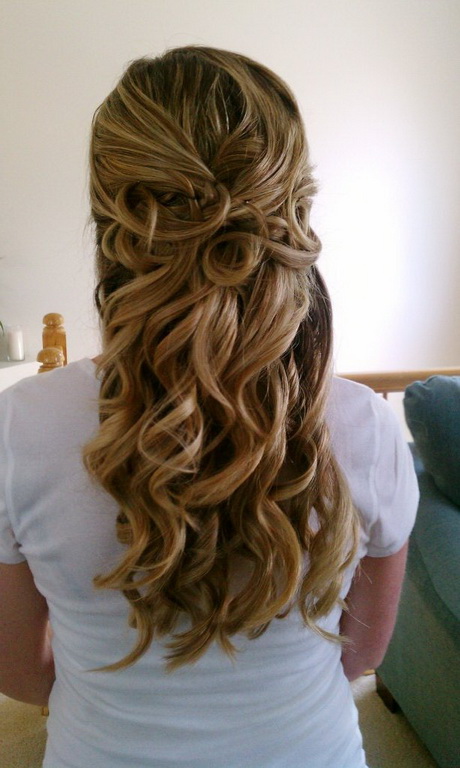 bridesmaid-hairstyles-half-up-00 Bridesmaid hairstyles half up