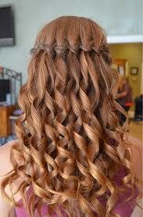 Curly hairstyles for graduation
