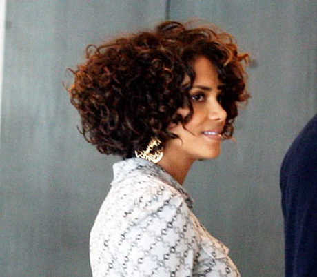 halle-berry-curly-hairstyles-68-18 Halle berry curly hairstyles