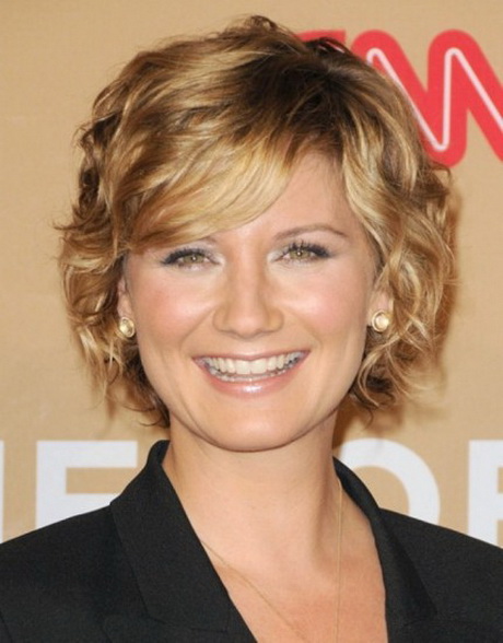 pictures-of-short-haircuts-for-women-over-40-00-4 Pictures of short haircuts for women over 40