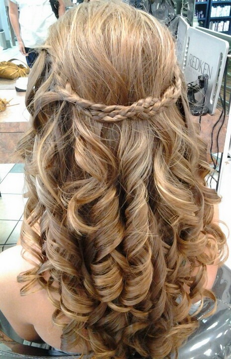 Prom hair â€" curls and braid. Via jennifer