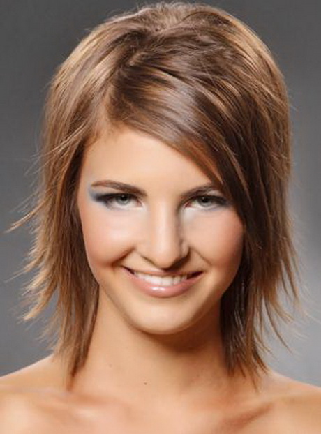 Razor Cut Medium Hairstyles