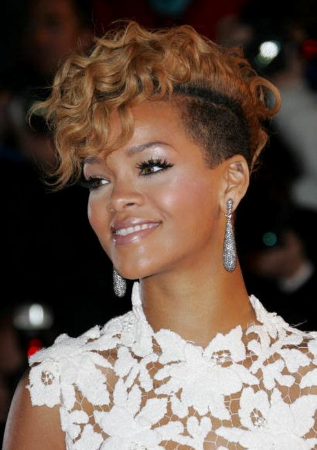 rihanna-short-curly-hairstyles-07-3 Rihanna short curly hairstyles