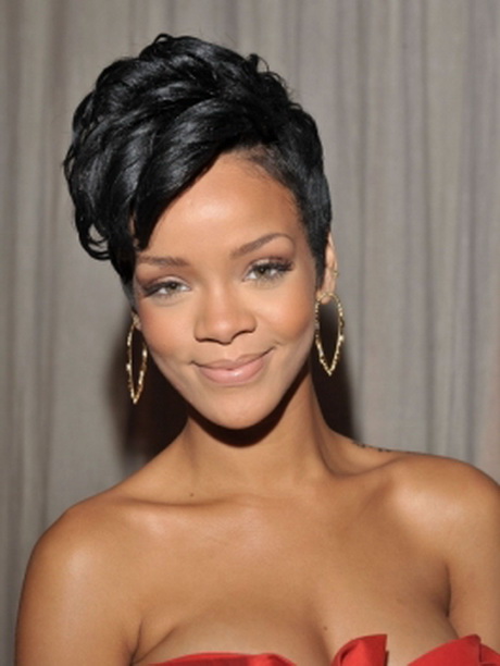 Rihanna with short curly hair â€¦