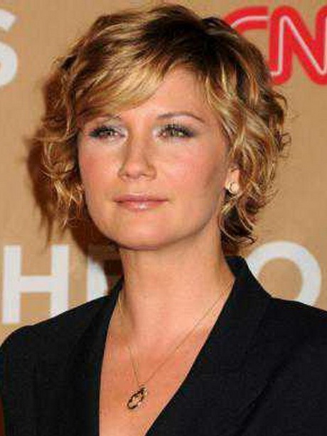 short-curly-hairstyles-for-women-over-40-30-8 Short curly hairstyles for women over 40