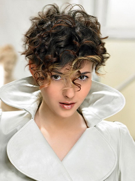 Beautiful Short Hairstyles for Curly Hair