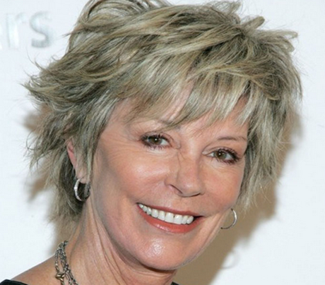 short-wavy-hairstyles-for-women-over-50-16 Short wavy hairstyles for women over 50