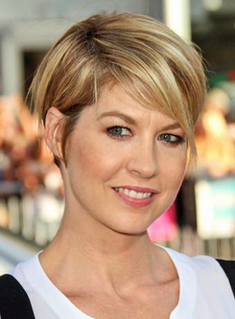 short wedge haircut for women