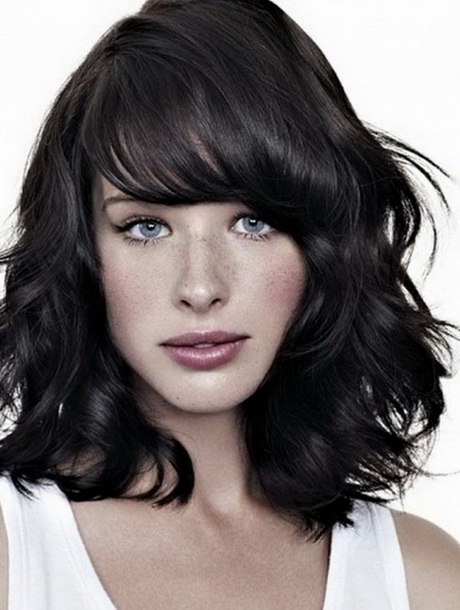 medium-length-haircuts-with-bangs-for-wavy-hair-33-2 Medium length haircuts with bangs for wavy hair