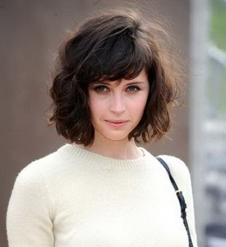 Layered Short Hairstyle with Bangs for 2015. Side View of Cute Short 