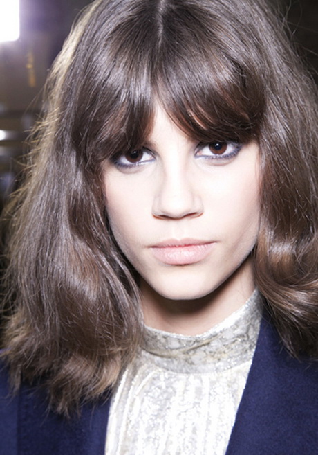 Hairstyle tips: How to grow out your bangs