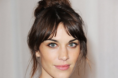 hairstyles-parted-in-the-middle-with-bangs-19_2 Hairstyles parted in the middle with bangs