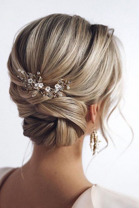 bridesmaid-updos-2020-33_6 Bridesmaid updos 2020