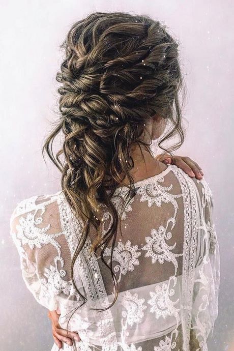 bridesmaids-hairstyles-2020-46_10 Bridesmaids hairstyles 2020