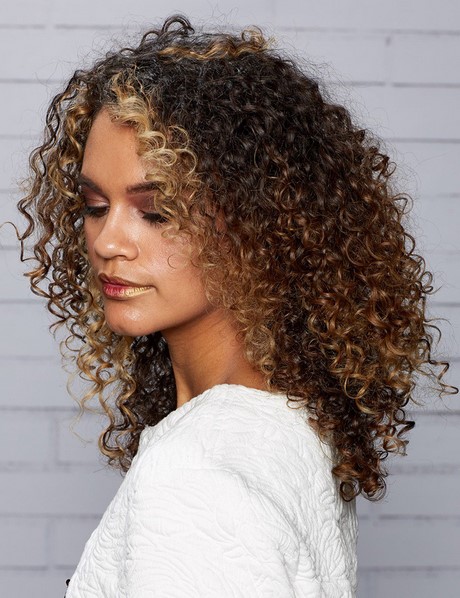 curly-medium-length-hairstyles-2020-17_2 Curly medium length hairstyles 2020