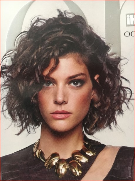 short-curly-hairstyles-for-women-2020-54_8 Short curly hairstyles for women 2020