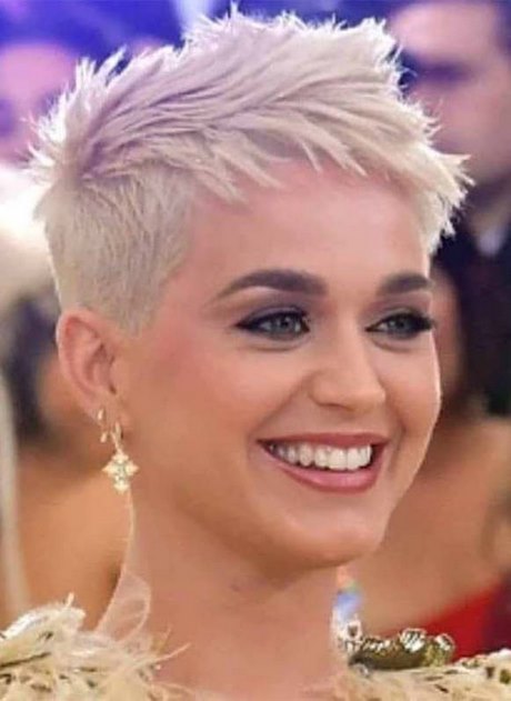 celebrity-short-hairstyles-2021-33 Celebrity short hairstyles 2021