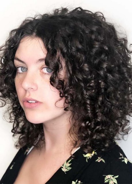 medium-curly-hairstyles-2021-05 Medium curly hairstyles 2021