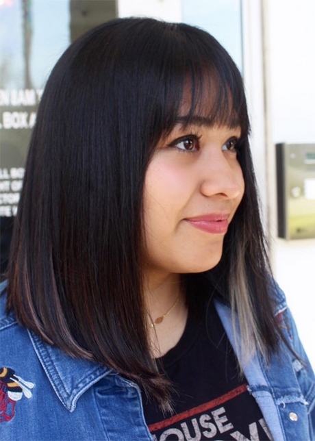 medium-haircuts-with-bangs-2021-61 Medium haircuts with bangs 2021