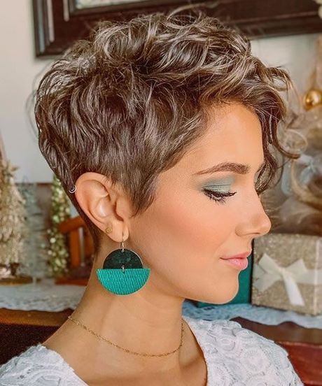 short-hairstyles-for-curly-hair-2021-21_8 Short hairstyles for curly hair 2021