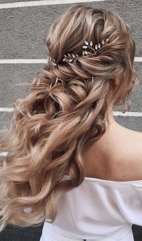 up-hairstyles-2021-35_19 Up hairstyles 2021