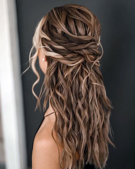 hairstyle-bridesmaid-2023-75_9 Hairstyle bridesmaid 2023