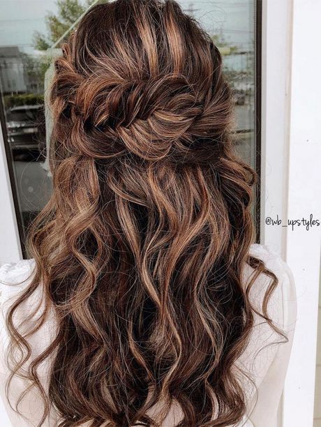 prom-hair-trends-2023-24_10 Prom hair trends 2023
