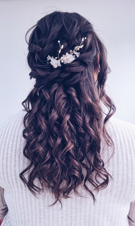 prom-hair-trends-2023-24_13 Prom hair trends 2023