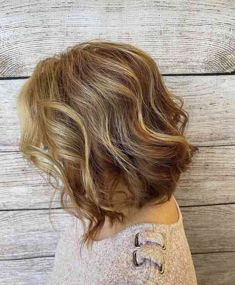 short-hairstyles-for-curly-hair-2023-41_16 Short hairstyles for curly hair 2023