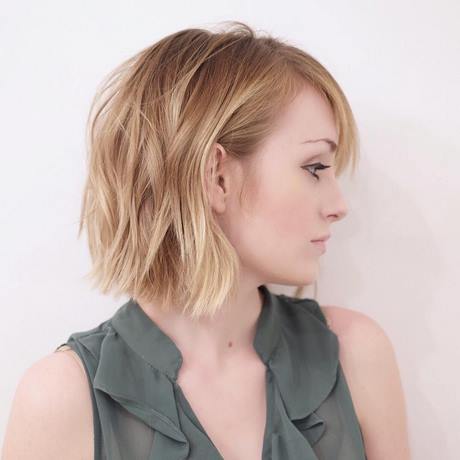 medium-length-haircuts-with-bangs-2019-34_16 Medium length haircuts with bangs 2019