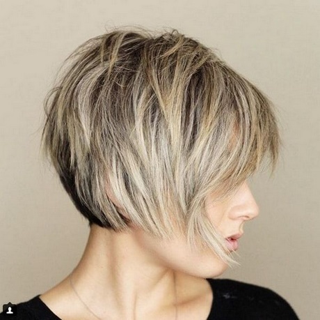 short-layered-haircuts-with-bangs-2018-26_16 Short layered haircuts with bangs 2018