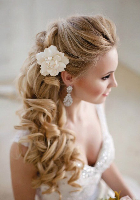 bridesmaid-side-hairstyles-43_15 Bridesmaid side hairstyles