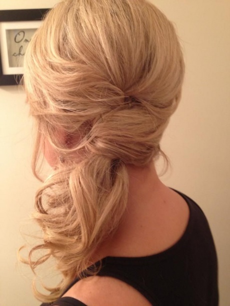 bridesmaid-side-hairstyles-43_18 Bridesmaid side hairstyles