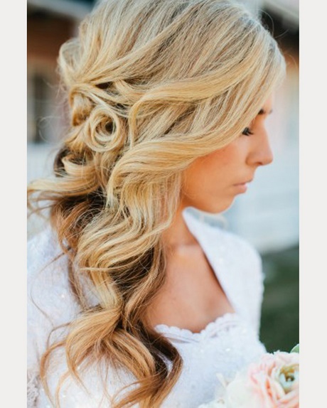 bridesmaid-side-hairstyles-43_4 Bridesmaid side hairstyles