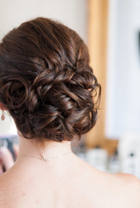bridesmaid-updo-hairstyles-for-long-hair-39_16 Bridesmaid updo hairstyles for long hair
