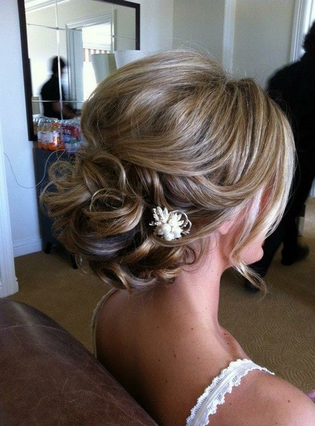 bridesmaid-updos-for-medium-hair-28_18 Bridesmaid updos for medium hair