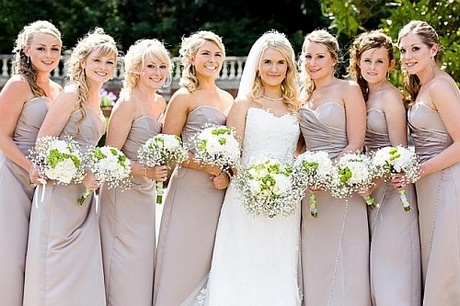 bridesmaids-with-different-hair-styles-22_14 Bridesmaids with different hair styles