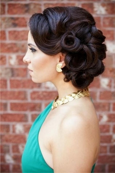 classic-updos-for-long-hair-70_4 Classic updos for long hair