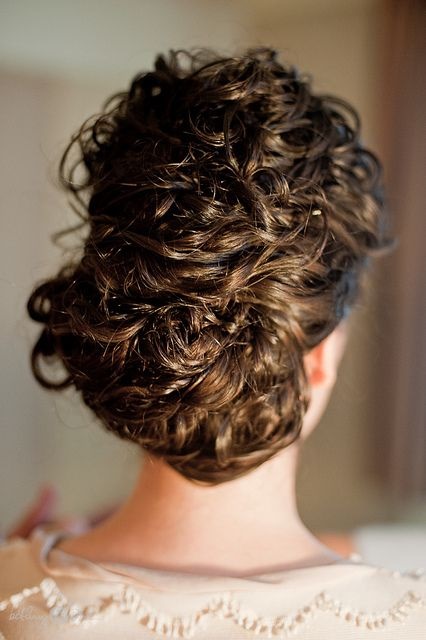 curly-hair-updos-for-prom-79_13 Curly hair updos for prom