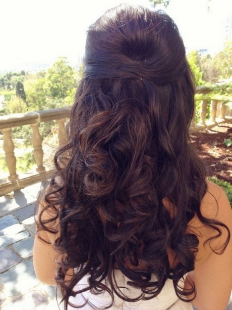 curly-hair-updos-for-prom-79_19 Curly hair updos for prom