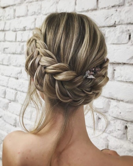 cute-bridesmaid-hairstyles-92_17 Cute bridesmaid hairstyles