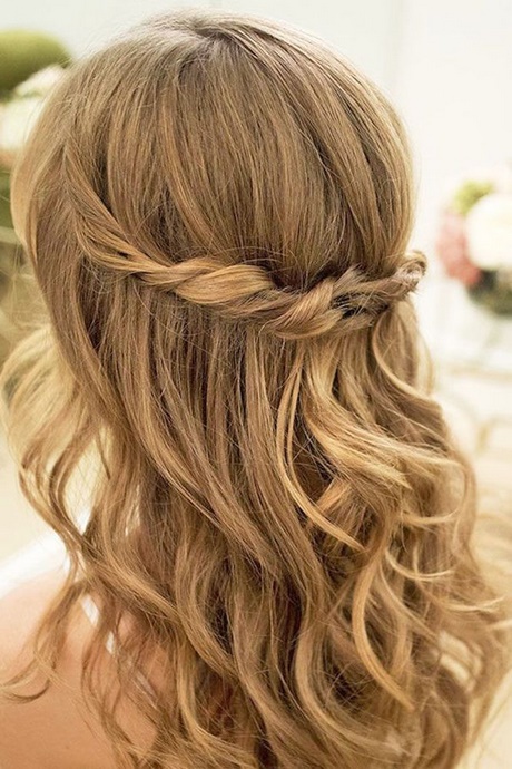 easy-bridesmaid-hairstyles-57_14 Easy bridesmaid hairstyles