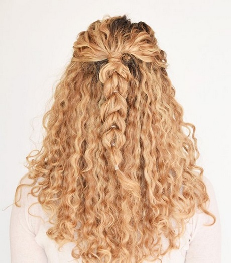 hair-updos-for-long-curly-hair-04_15 Hair updos for long curly hair