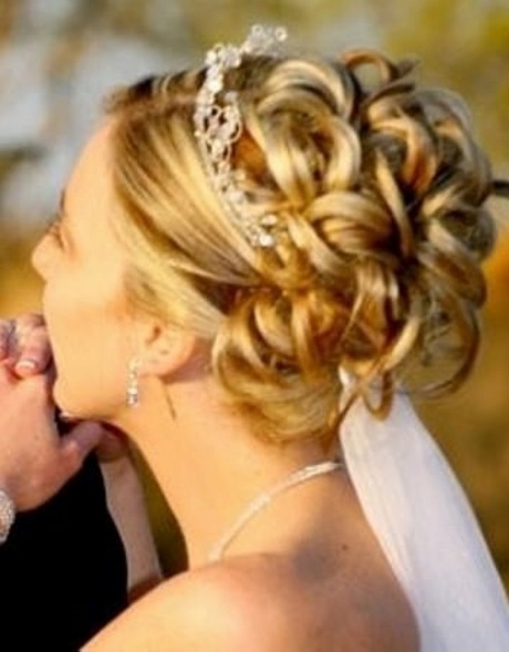 hair-updos-for-wedding-bridesmaids-42_9 Hair updos for wedding bridesmaids