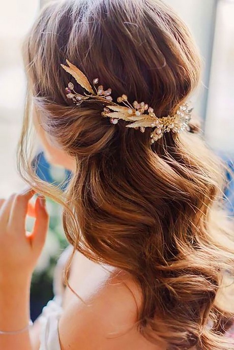 medium-length-bridesmaid-hairstyles-72_18 Medium length bridesmaid hairstyles