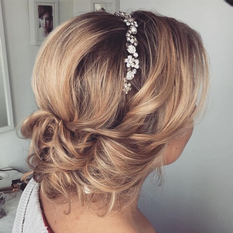 popular-bridesmaid-hairstyles-36_12 Popular bridesmaid hairstyles