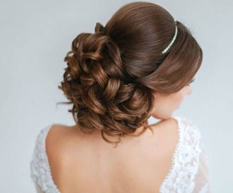 popular-bridesmaid-hairstyles-36_18 Popular bridesmaid hairstyles